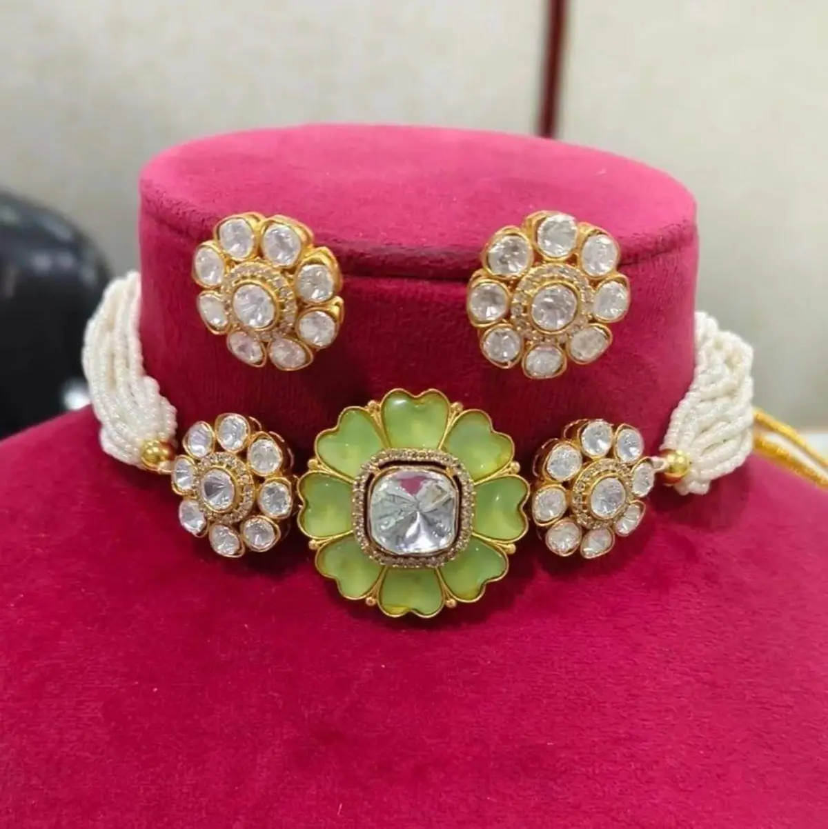 Choker set with studs