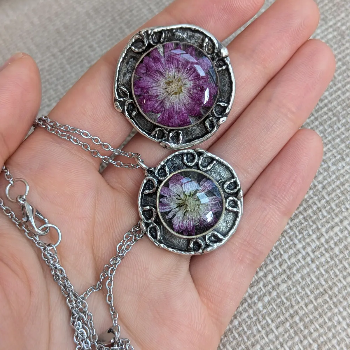 Floral resin set ring and necklace 
