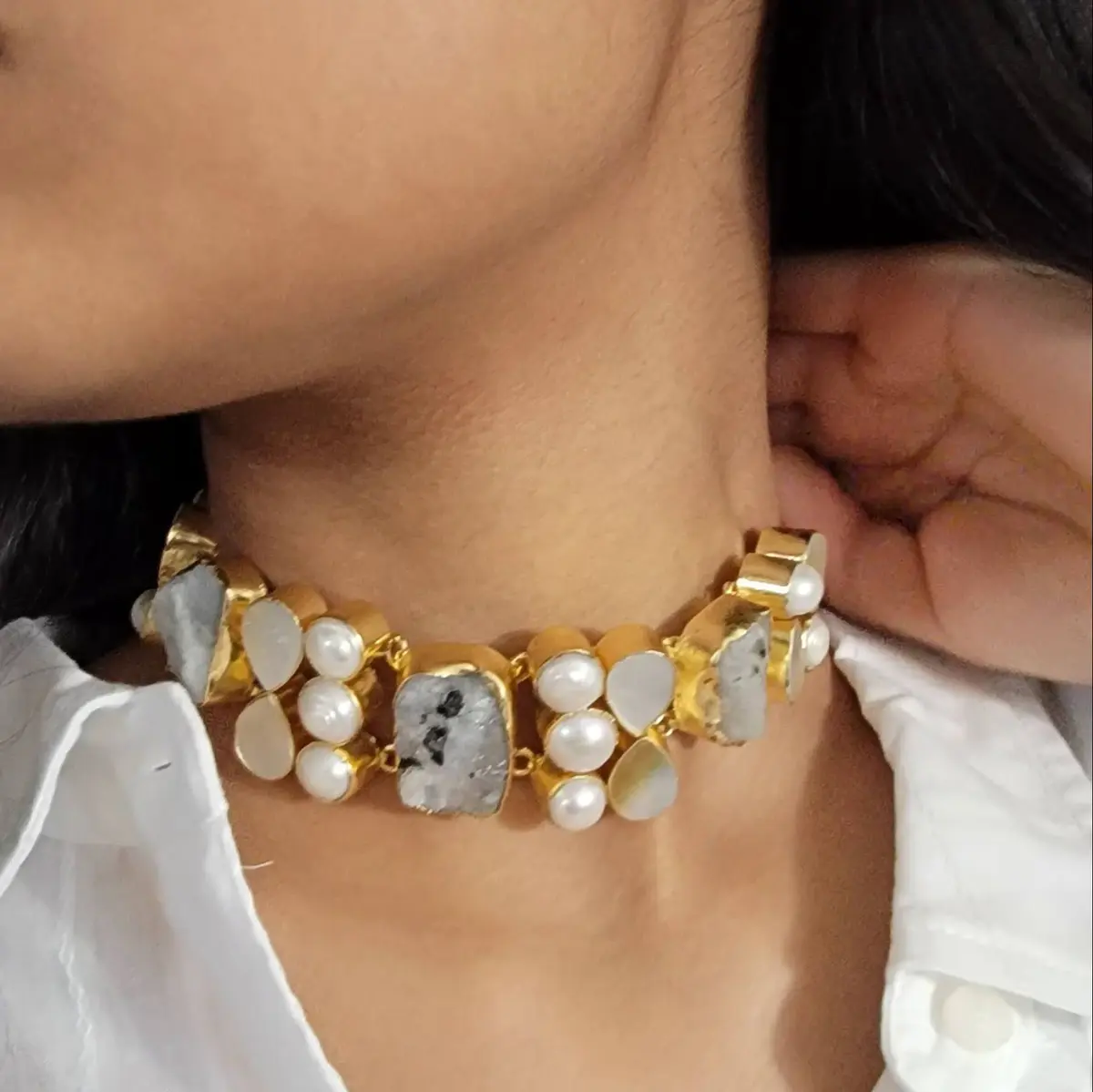 white choker