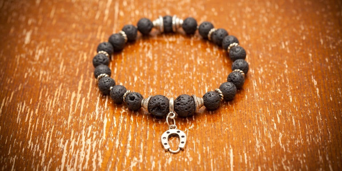 Cover Image for Handmade Bracelets: Unleash Your Creativity and Personalize Your Jewelry Collection